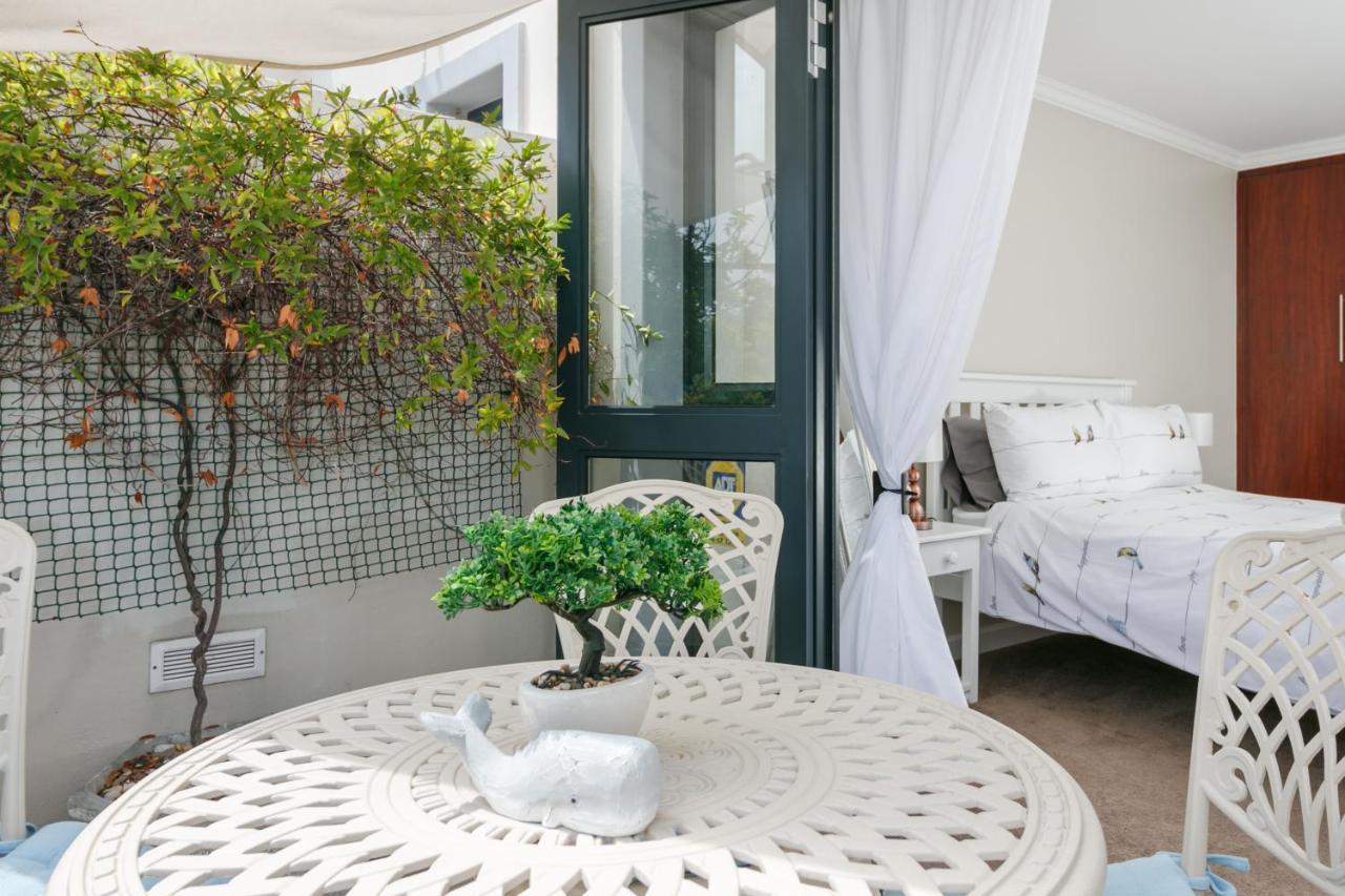 Blue Moon Apartments Книсна Екстериор снимка