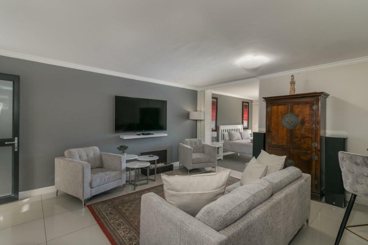 Blue Moon Apartments Книсна Екстериор снимка