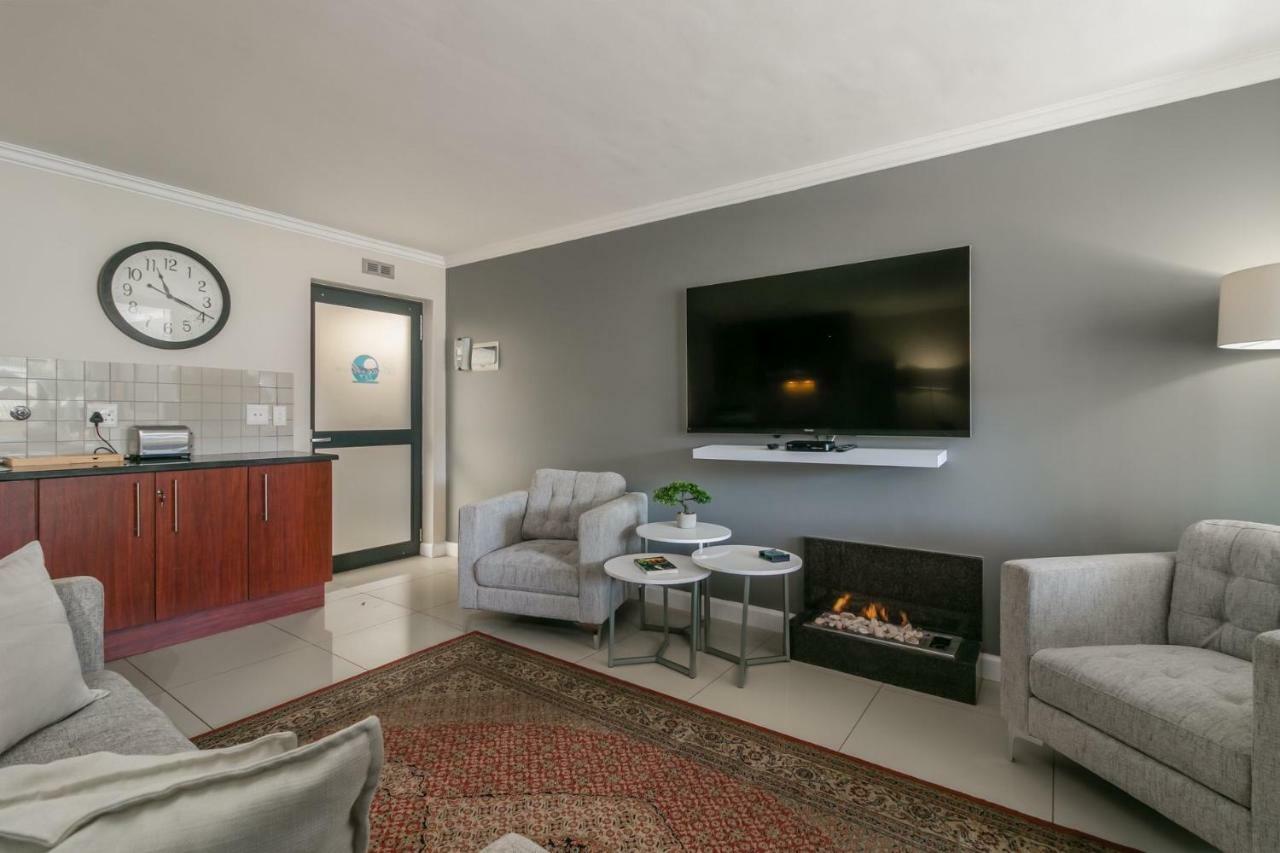 Blue Moon Apartments Книсна Екстериор снимка