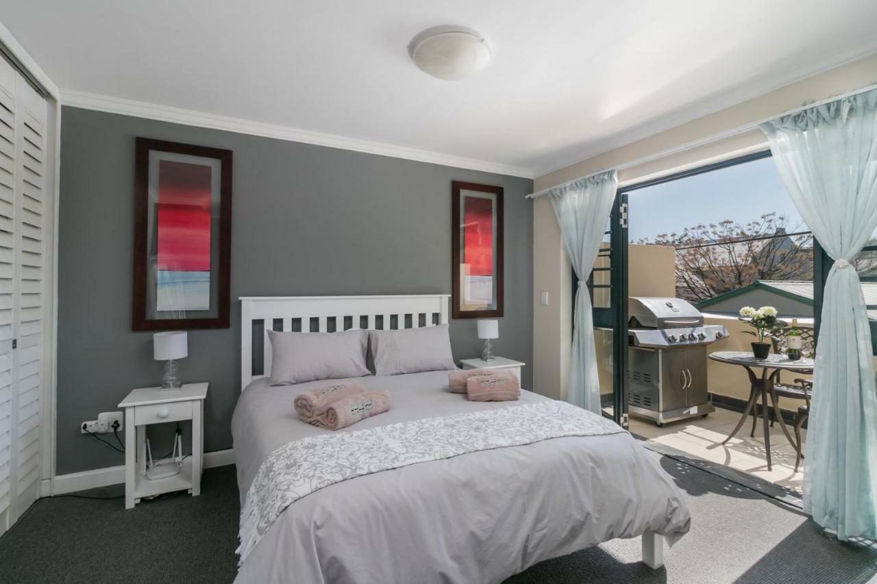Blue Moon Apartments Книсна Екстериор снимка