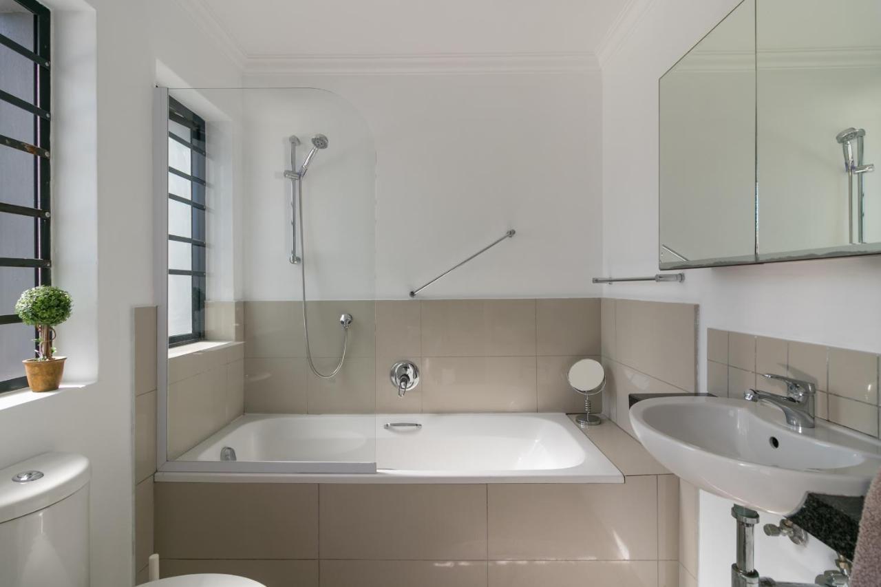 Blue Moon Apartments Книсна Екстериор снимка