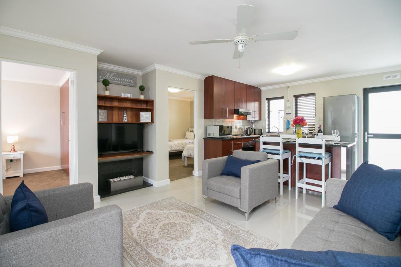 Blue Moon Apartments Книсна Екстериор снимка